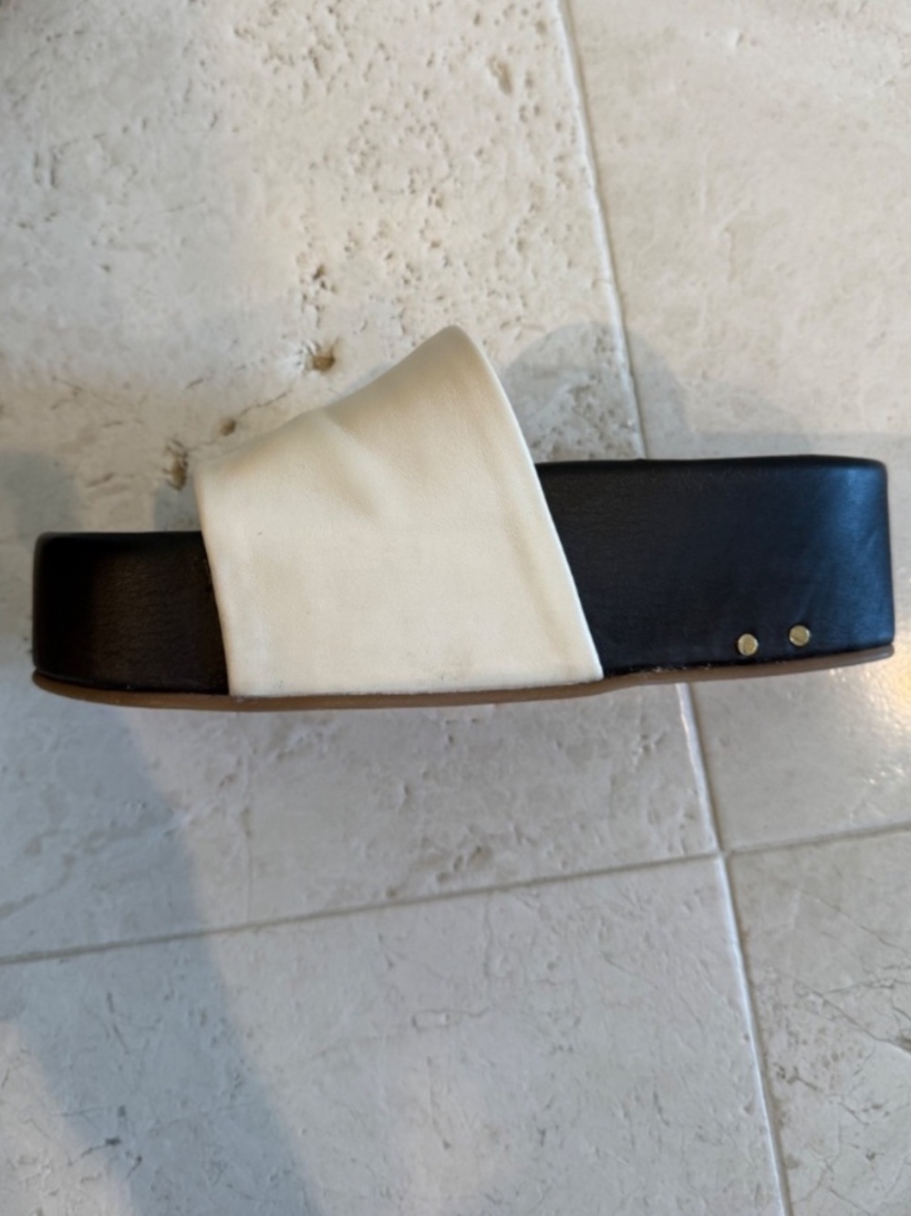 BEEK • BLACK & IVORY LEATHER PLATFORM SLIDES SIZE 8 EUC - Picture 7 of 10